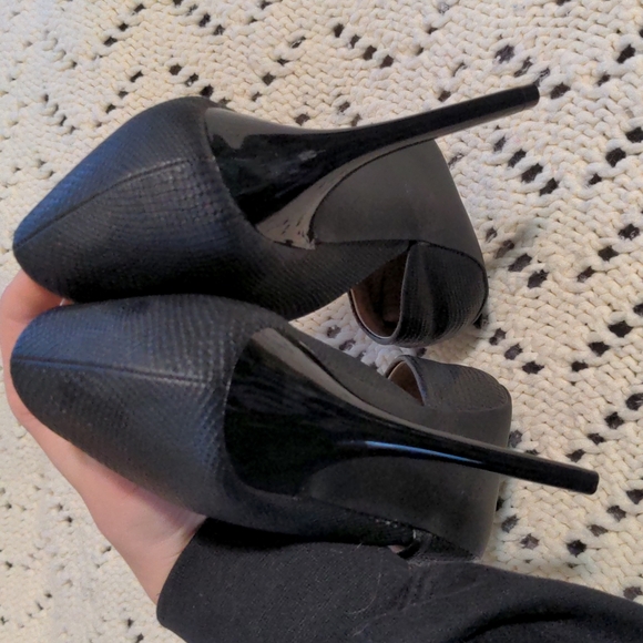 Black snakeskin heels size 8.5 Charlotte russe - Picture 5 of 6